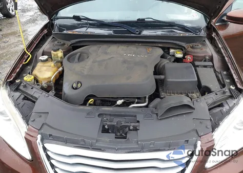 2013 Chrysler 200 Touring z USA, uszkodzony, nr VIN 1C3CCBBG1DN569415